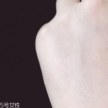 雅詩蘭黛粉底液和bb霜哪個(gè)好？