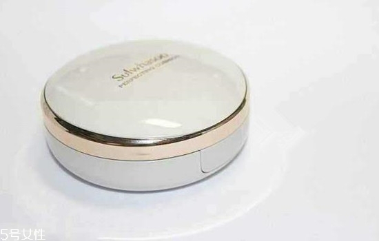 雪花秀氣墊和ysl氣墊哪個好？補妝也會很自然