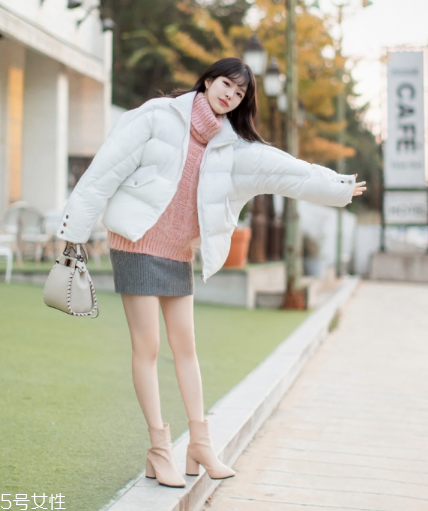 白色面包服配什么鞋？各種風(fēng)格隨意切換