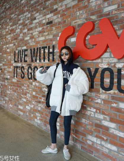 白色面包服配什么鞋？各種風(fēng)格隨意切換