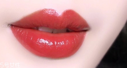 雅詩(shī)蘭黛唇膏360試色 送你一抹楓葉紅 雅詩(shī)蘭黛唇膏360試色 送你一抹楓葉紅