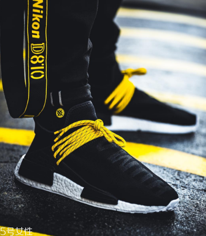 運(yùn)動(dòng)鞋鞋底變黃怎么辦？巧用衛(wèi)生紙來(lái)幫忙