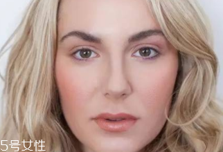 腮紅和口紅如何搭配？色彩不要太多