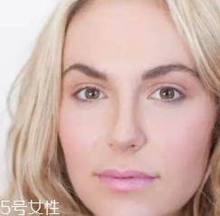 腮紅和口紅如何搭配？色彩不要太多