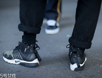 運動鞋鞋底變硬怎么辦？放太久或者已老化