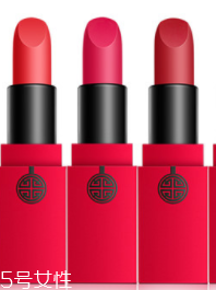 橢圓形嘴唇怎么涂口紅？勾勒唇線讓唇形完美