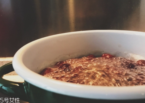 琺瑯鍋可以煲湯嗎？讓喝湯變得有逼格