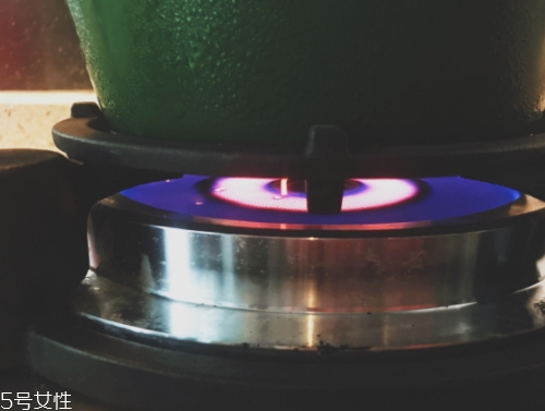 琺瑯鍋可以煲湯嗎？讓喝湯變得有逼格