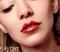 橢圓形嘴唇怎么涂口紅？勾勒唇線讓唇形完美