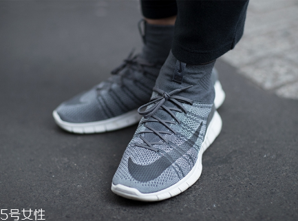 運(yùn)動(dòng)鞋鞋底響怎么辦？可能是進(jìn)水了