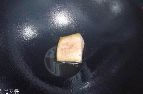 琺瑯鍋可以炒菜嗎？要選對琺瑯鍋