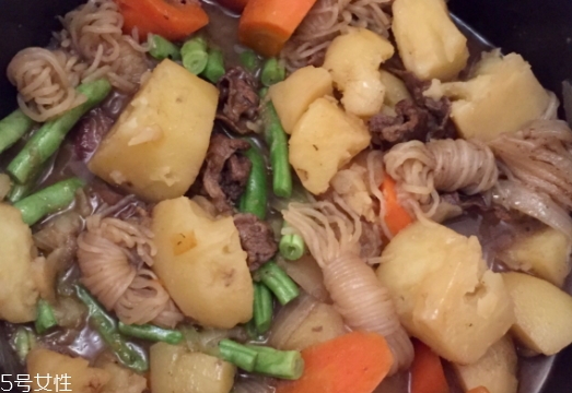 琺瑯鍋可以炒菜嗎？要選對琺瑯鍋