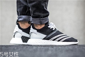 運(yùn)動(dòng)鞋有油污怎么清洗？要及時(shí)刷洗