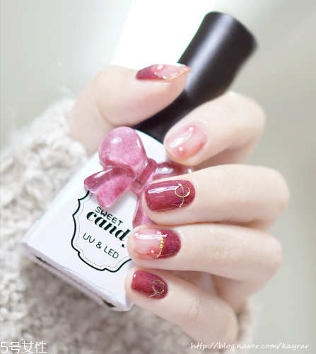 好看的紅絲絨美甲 適合新年的酒紅色美甲 好看的紅絲絨美甲 適合新年的酒紅色美甲