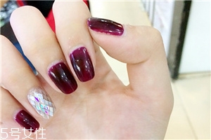 好看的紅絲絨美甲 適合新年的酒紅色美甲 好看的紅絲絨美甲 適合新年的酒紅色美甲