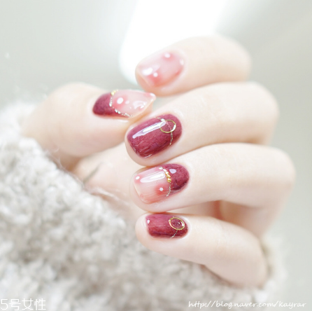 好看的紅絲絨美甲 適合新年的酒紅色美甲 好看的紅絲絨美甲 適合新年的酒紅色美甲