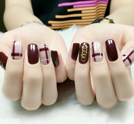 好看的紅絲絨美甲 適合新年的酒紅色美甲 好看的紅絲絨美甲 適合新年的酒紅色美甲
