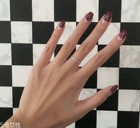 好看的紅絲絨美甲 適合新年的酒紅色美甲 好看的紅絲絨美甲 適合新年的酒紅色美甲