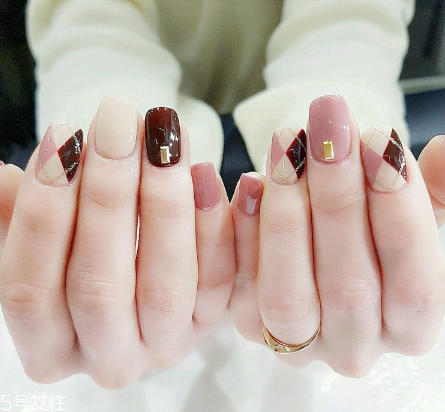 好看的紅絲絨美甲 適合新年的酒紅色美甲 好看的紅絲絨美甲 適合新年的酒紅色美甲