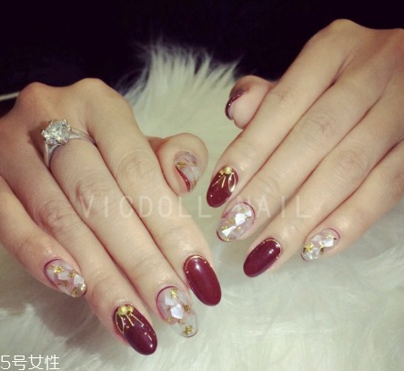 好看的紅絲絨美甲 適合新年的酒紅色美甲 好看的紅絲絨美甲 適合新年的酒紅色美甲