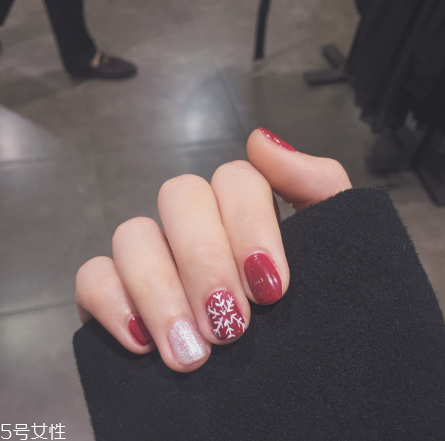 好看的紅絲絨美甲 適合新年的酒紅色美甲 好看的紅絲絨美甲 適合新年的酒紅色美甲