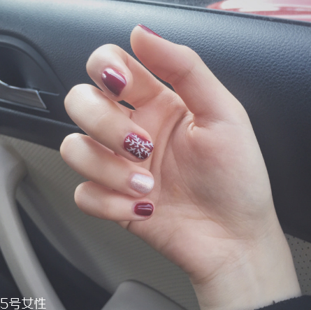 好看的紅絲絨美甲 適合新年的酒紅色美甲 好看的紅絲絨美甲 適合新年的酒紅色美甲