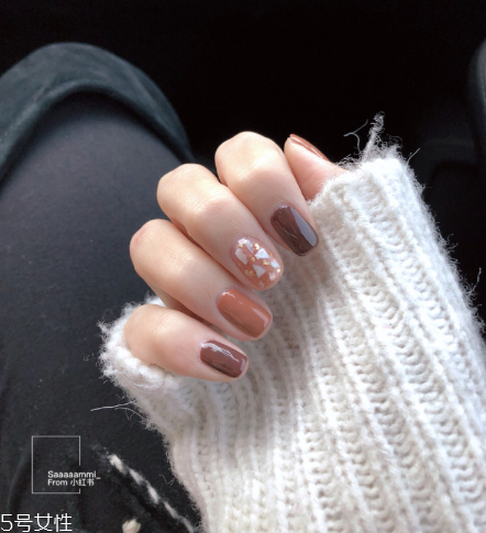 好看的紅絲絨美甲 適合新年的酒紅色美甲 好看的紅絲絨美甲 適合新年的酒紅色美甲