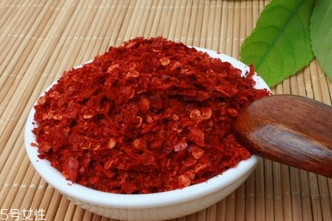 辣椒面長(zhǎng)蟲(chóng)還能吃嗎 變質(zhì)不要食用 辣椒面長(zhǎng)蟲(chóng)還能吃嗎 變質(zhì)不要食用