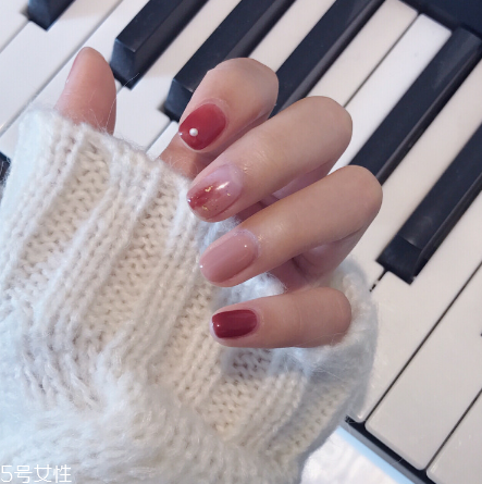 秋冬好看的美甲款式推薦 你的秋冬不一樣 秋冬好看的美甲款式推薦 你的秋冬不一樣