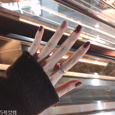 秋冬好看的美甲款式推薦 你的秋冬不一樣 秋冬好看的美甲款式推薦 你的秋冬不一樣