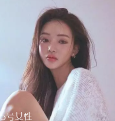 什么女孩適合不留劉海？圓臉妹子掀起劉海更適合你