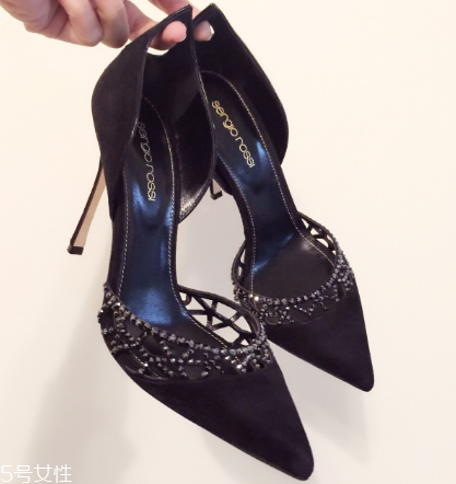 sergio rossi鞋子在哪買(mǎi)？各大秀場(chǎng)的寵兒