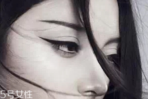 眼線畫歪了怎么辦？干脆暈成煙熏妝