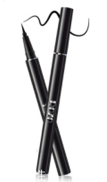 眼線畫歪了怎么辦？干脆暈成煙熏妝