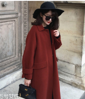 白領(lǐng)女性赴約穿什么好？長(zhǎng)款氣質(zhì)大衣有格調(diào)和氣質(zhì)