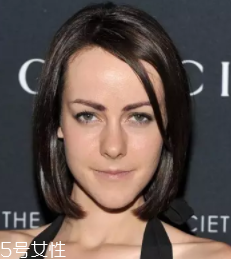 長(zhǎng)臉適合什么樣的燙發(fā)？大波浪長(zhǎng)發(fā)溫柔睿智