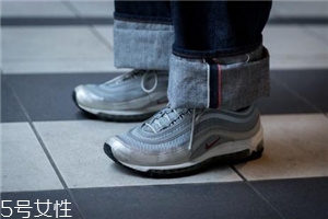 運(yùn)動鞋不跟腳怎么辦？找準(zhǔn)原因?qū)ΠY下藥