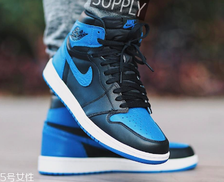 運(yùn)動(dòng)鞋要買剛合腳的嗎？試穿要仔細(xì)