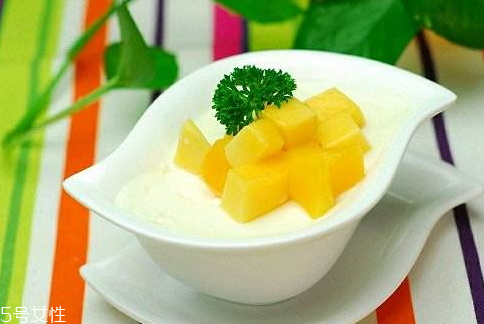 雙皮奶可以加熱嗎 雙皮奶冷吃為宜 雙皮奶可以加熱嗎 雙皮奶冷吃為宜