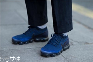 運(yùn)動(dòng)鞋好還是皮鞋好？不同場(chǎng)合不同需求