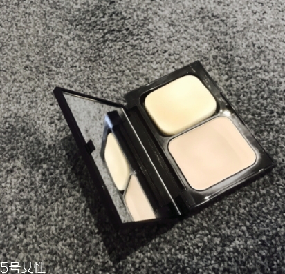 雅詩蘭黛粉餅?zāi)目詈茫垦a妝定妝的神器