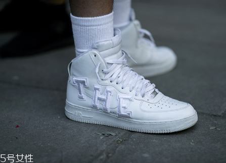 運動鞋一定要穿襪子嗎？最好是穿上襪子