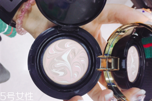 小怪獸硅膠粉撲要撕掉薄膜嗎？薄膜是不需要撕掉的