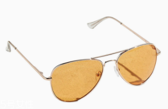 墨鏡顏色怎么選？暗紫色透明墨鏡更受青睞