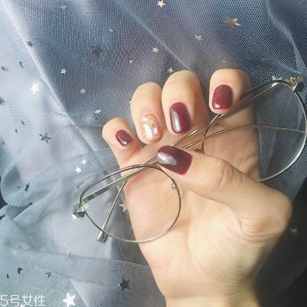 紅色系列奶茶色秋冬美甲推薦 和毛衣最配的美甲 紅色系列奶茶色秋冬美甲推薦 和毛衣最配的美甲