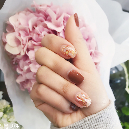 焦糖南瓜色美甲推薦 超級(jí)溫柔 焦糖南瓜色美甲推薦 超級(jí)溫柔