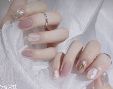 焦糖南瓜色美甲推薦 超級(jí)溫柔 焦糖南瓜色美甲推薦 超級(jí)溫柔