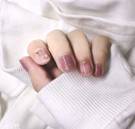 焦糖南瓜色美甲推薦 超級(jí)溫柔 焦糖南瓜色美甲推薦 超級(jí)溫柔