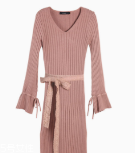 長款毛衣怎么搭配外套？六款毛衣連衣裙怎么搭都好看