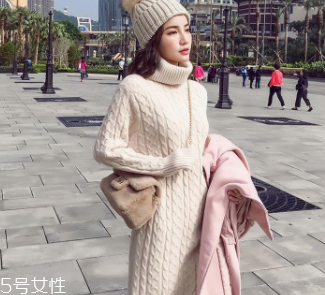 長款毛衣怎么搭配外套？六款毛衣連衣裙怎么搭都好看